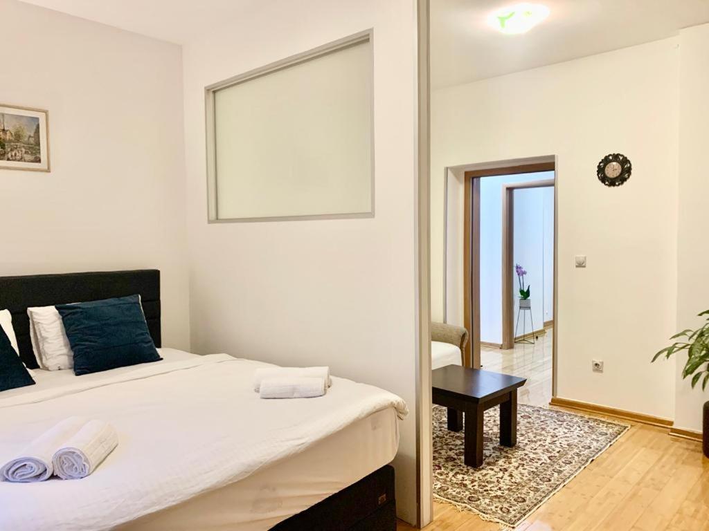 City Center Crown Apartment Beograd Eksteriør billede